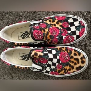 VANS Classic Slip On Shoes 
Leopard Roses Checker Rare Print